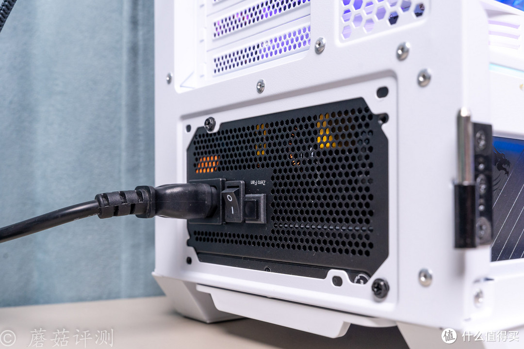 外观精致,设计感一流,宇瞻ZADAK SPARK DDR5 白色RGB内存条 评测