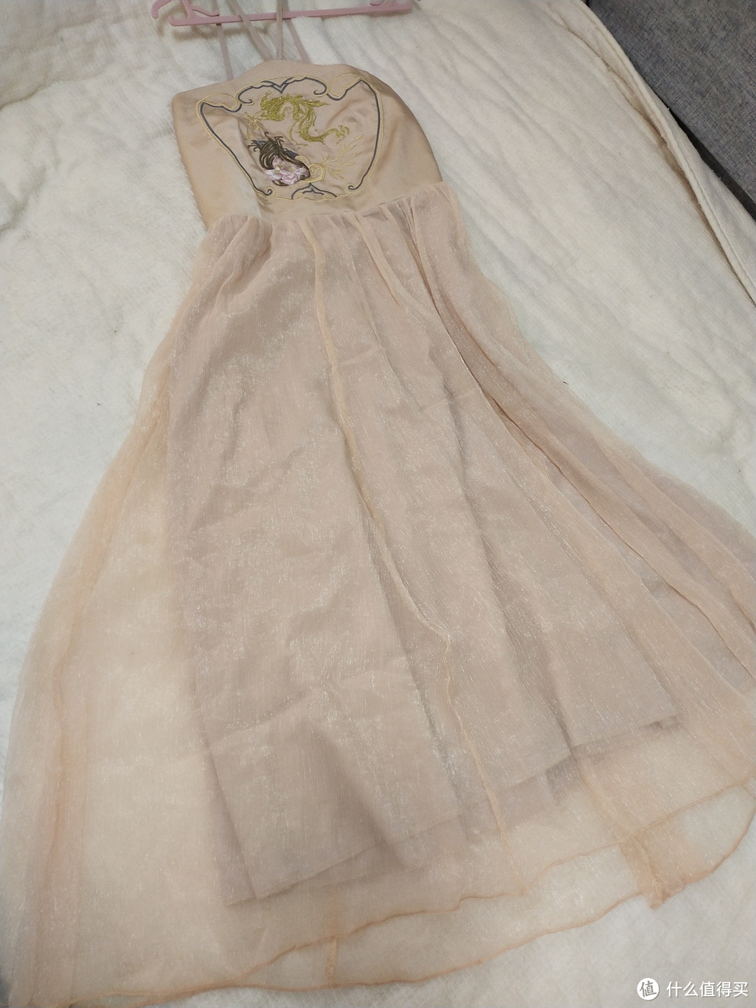 超级漂亮的仙女伴娘刺绣连衣裙：今年姐妹结婚，伴娘服我已经找好了。