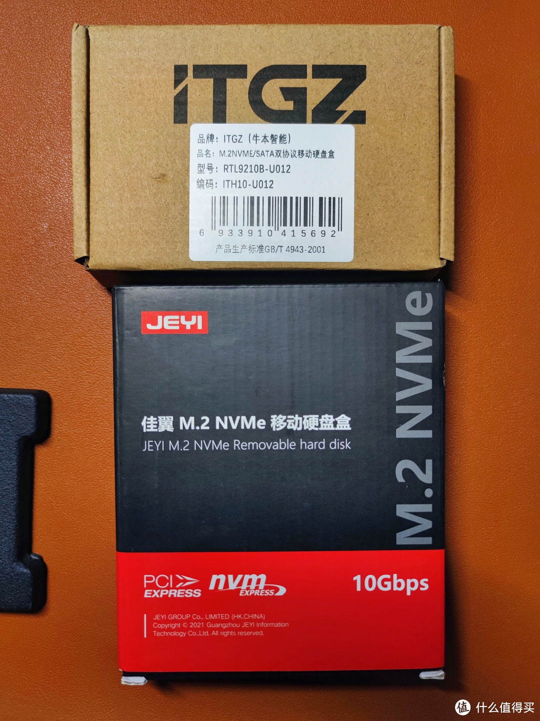 两款产品的正面包装，都是m.2nvme双协议，使用的都是RTL-9210b主控芯片