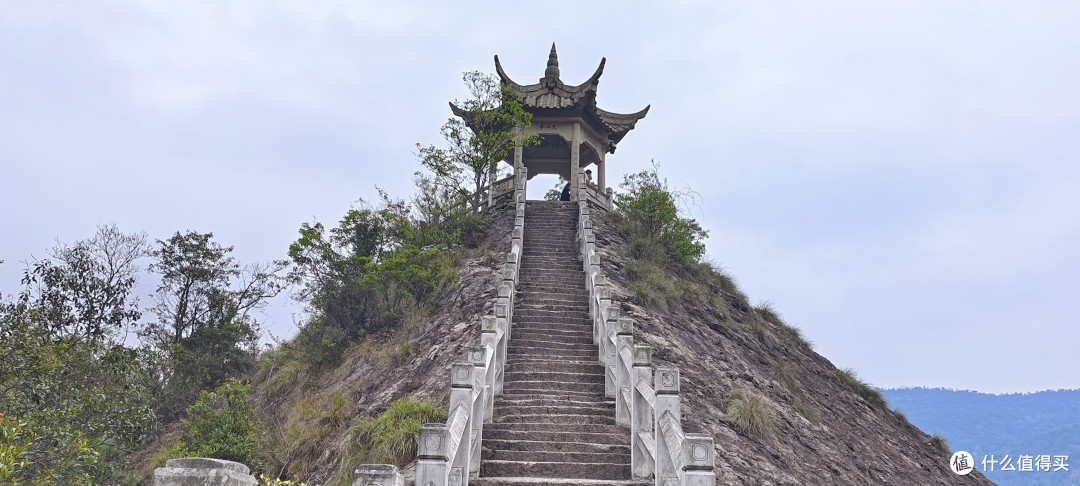 山之巅有座湖~雁荡山景天湖,一个搞笑的山顶湖泊/就是一个小水塘~自然与人文结合的旅游胜地
