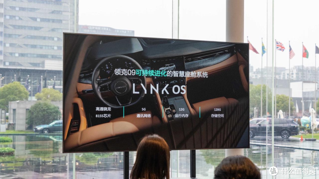 初见 LYNC OS N，领克智能化第一步