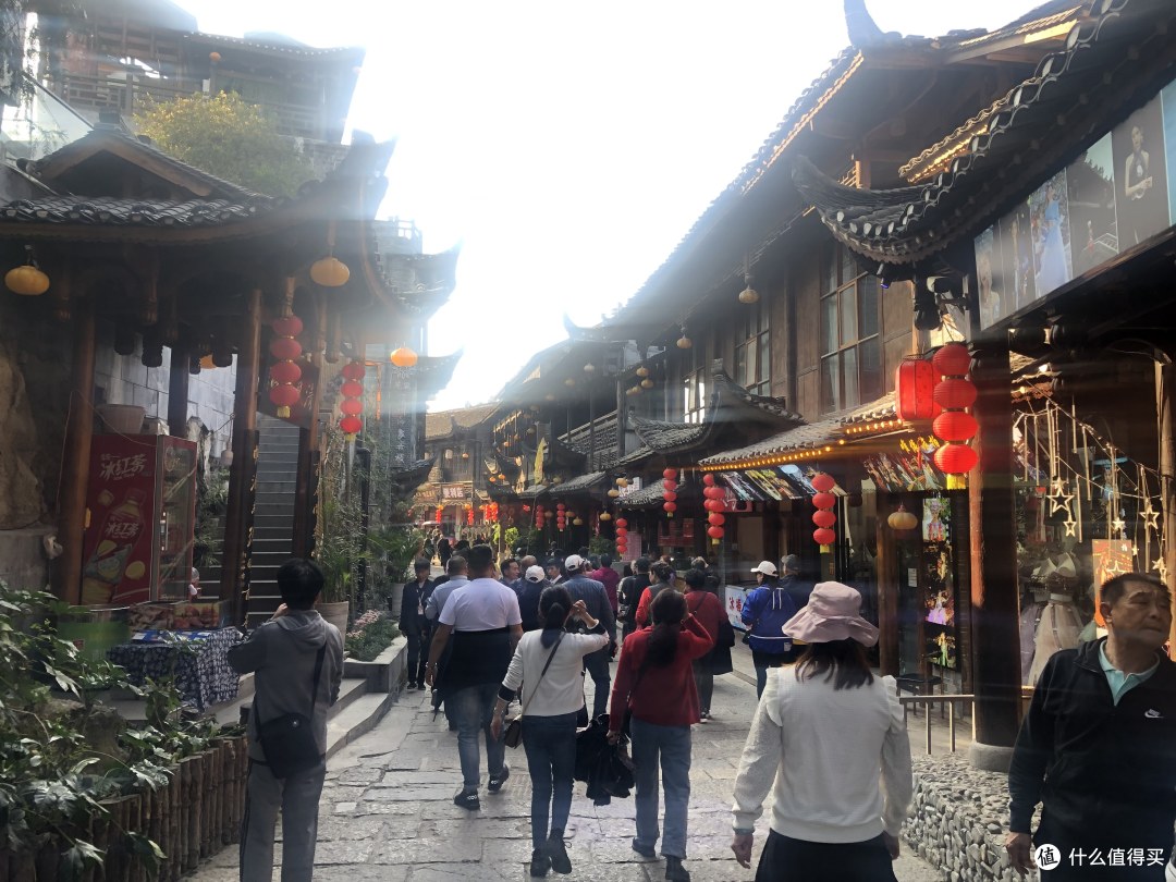 游客还是很多的