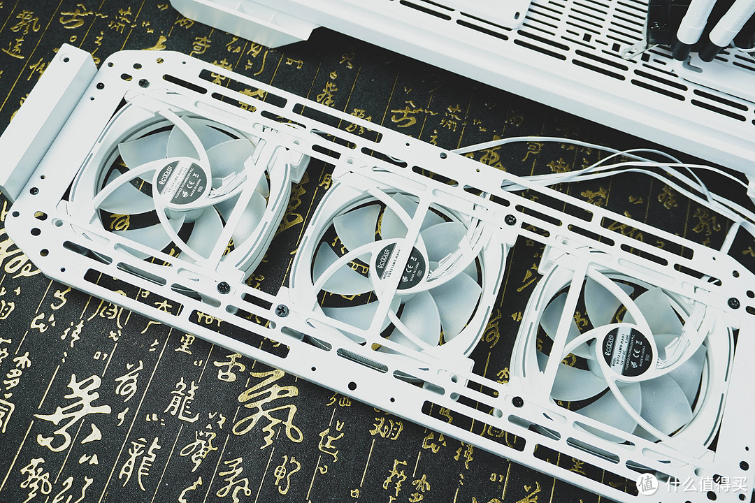 机箱中的海景房!空间宽敞,视觉拉满,这款机箱爱了