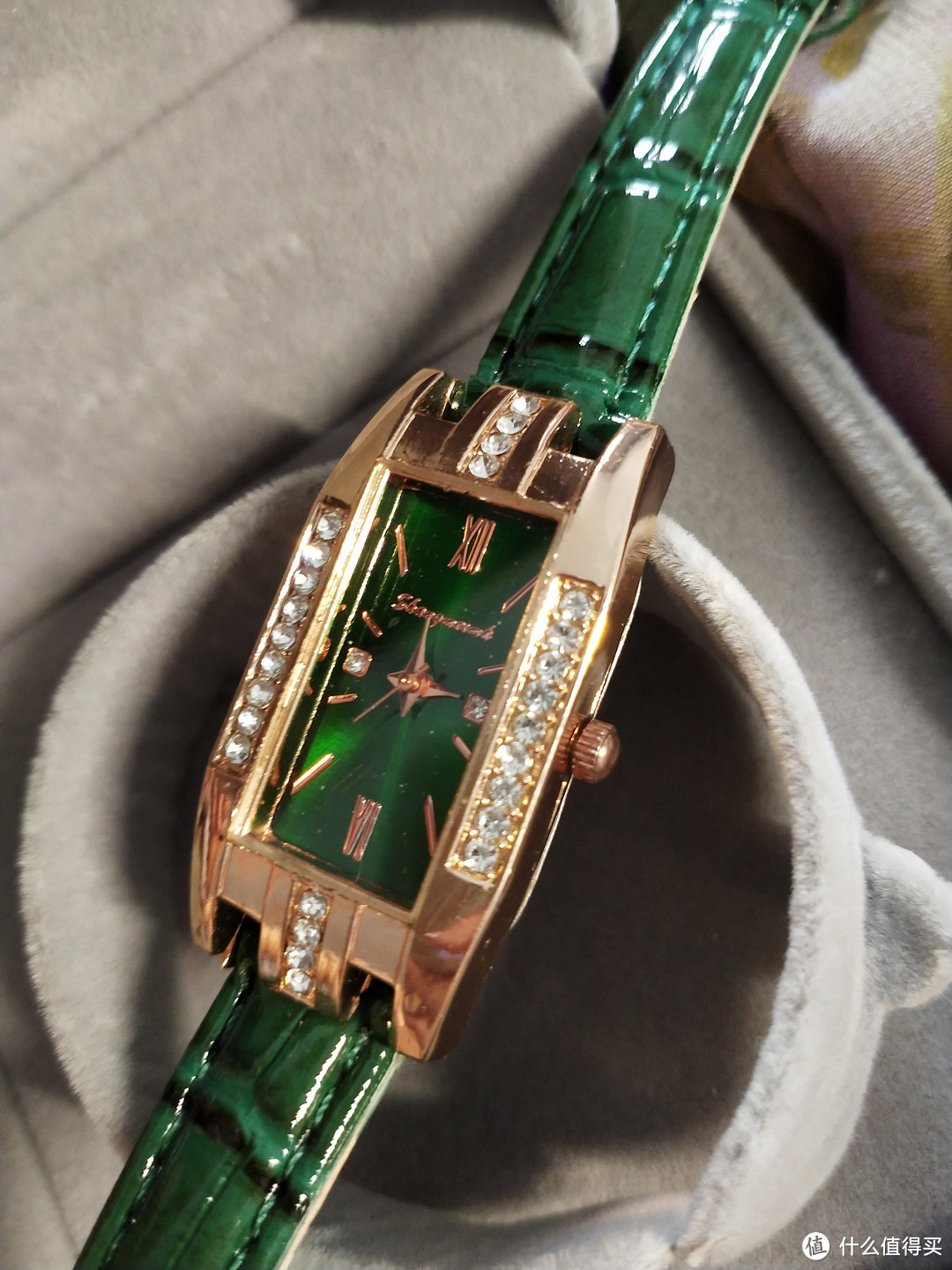 非常漂亮的女士细钻绿水鬼手表