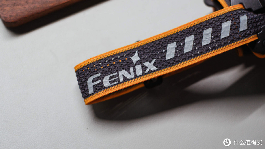 【小巧便携长续航】FENIX HM61R V2.0头灯