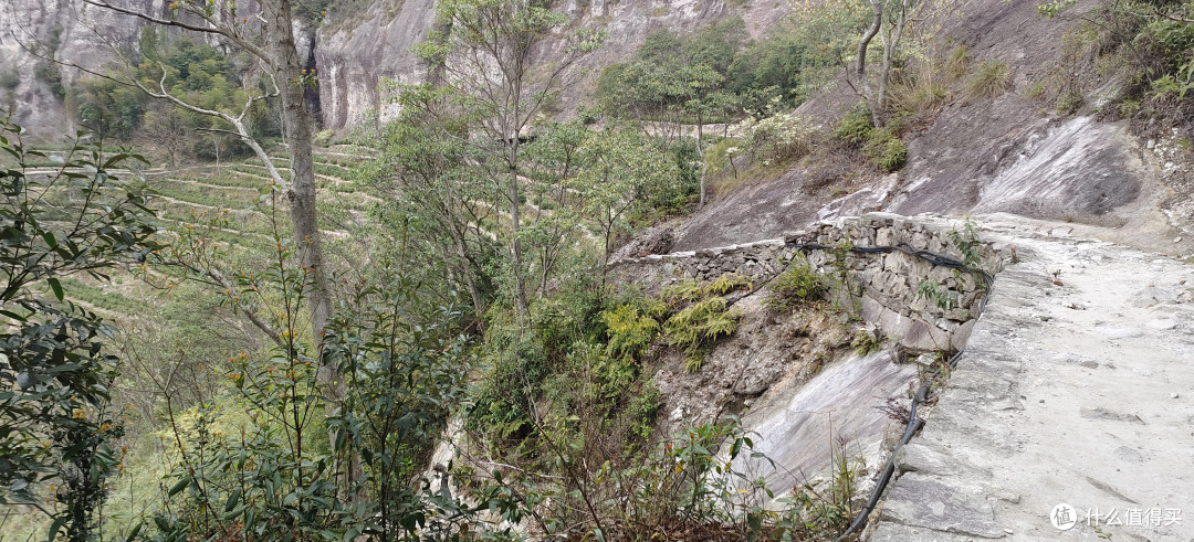 山之巅有座湖~雁荡山景天湖,一个搞笑的山顶湖泊/就是一个小水塘~自然与人文结合的旅游胜地