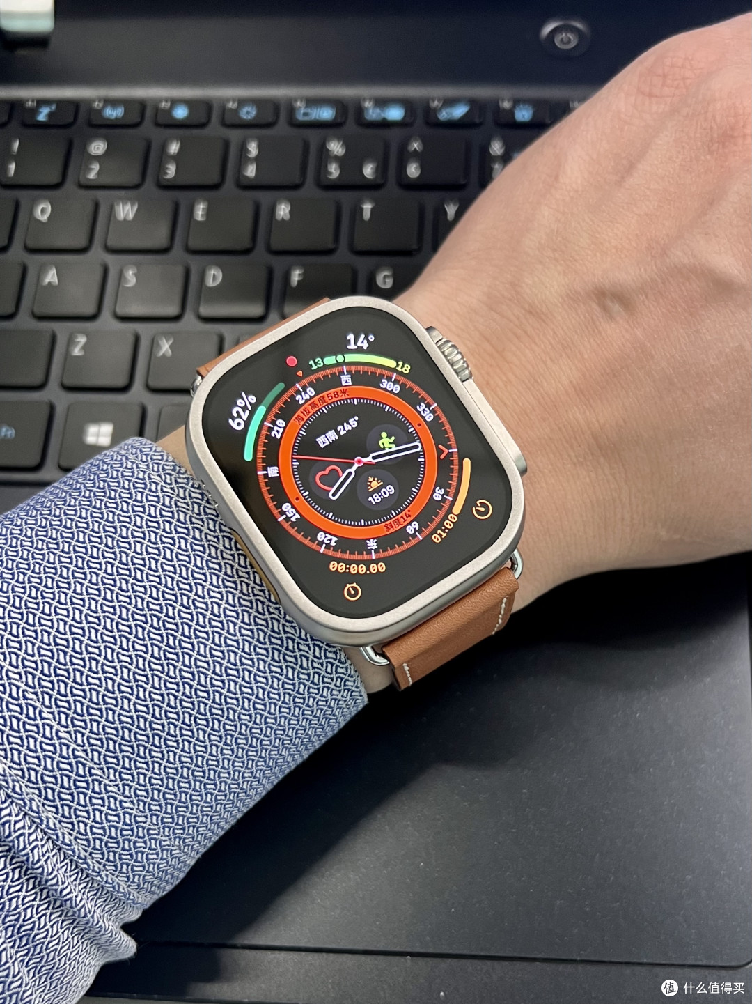 能文能武,原来定位极限运动的Apple Watch Ultra和衬衫也比较搭,顺便说说手上的几条表带。