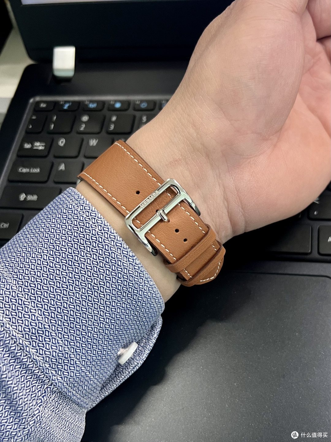 能文能武,原来定位极限运动的Apple Watch Ultra和衬衫也比较搭,顺便说说手上的几条表带。