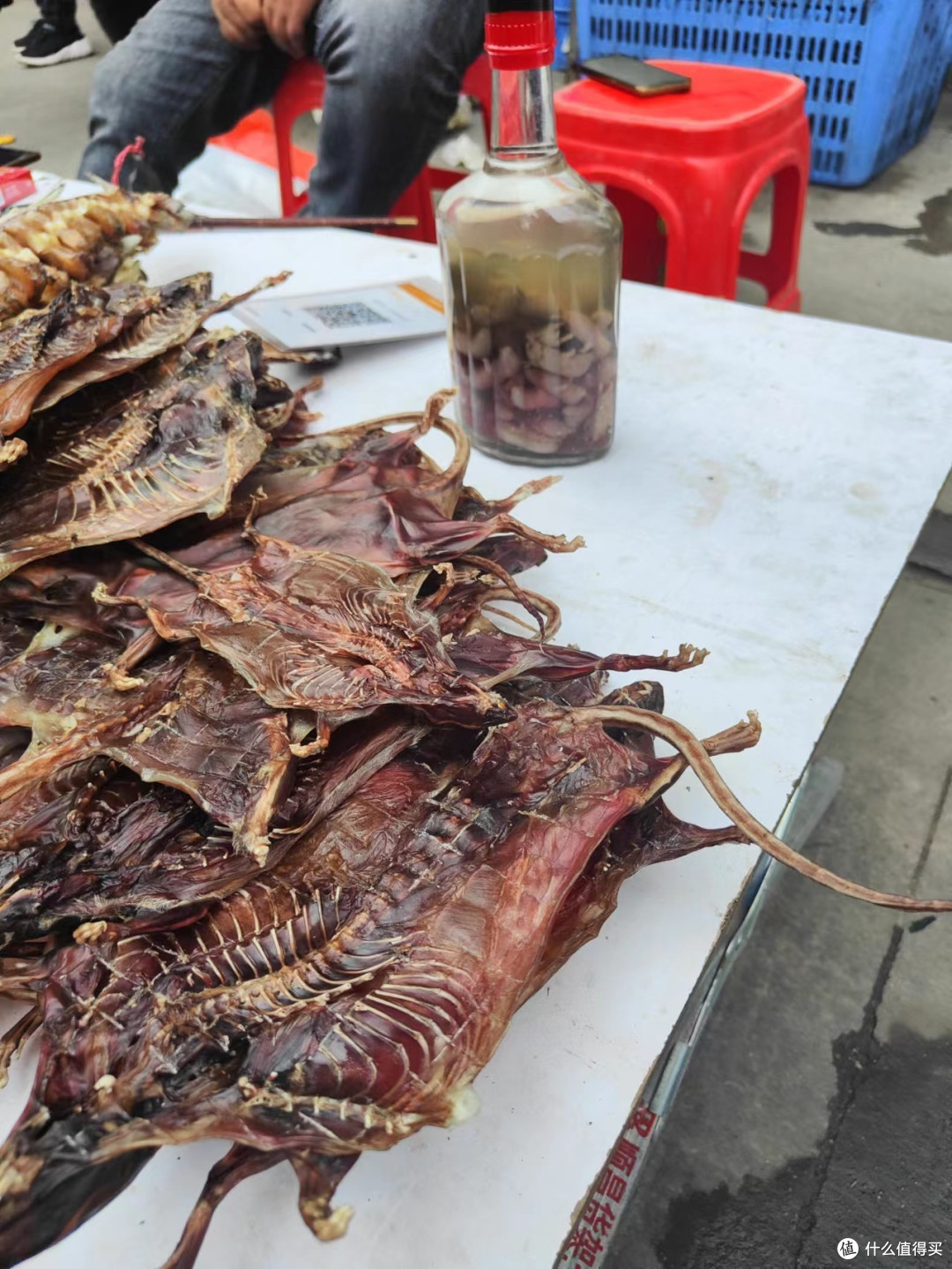 来个重口味,腊田鼠,和后面的那瓶老鼠bb泡酒
