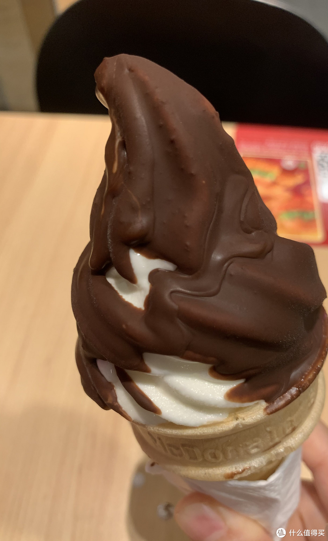 女生爱吃的麦当劳巧克力冰淇淋