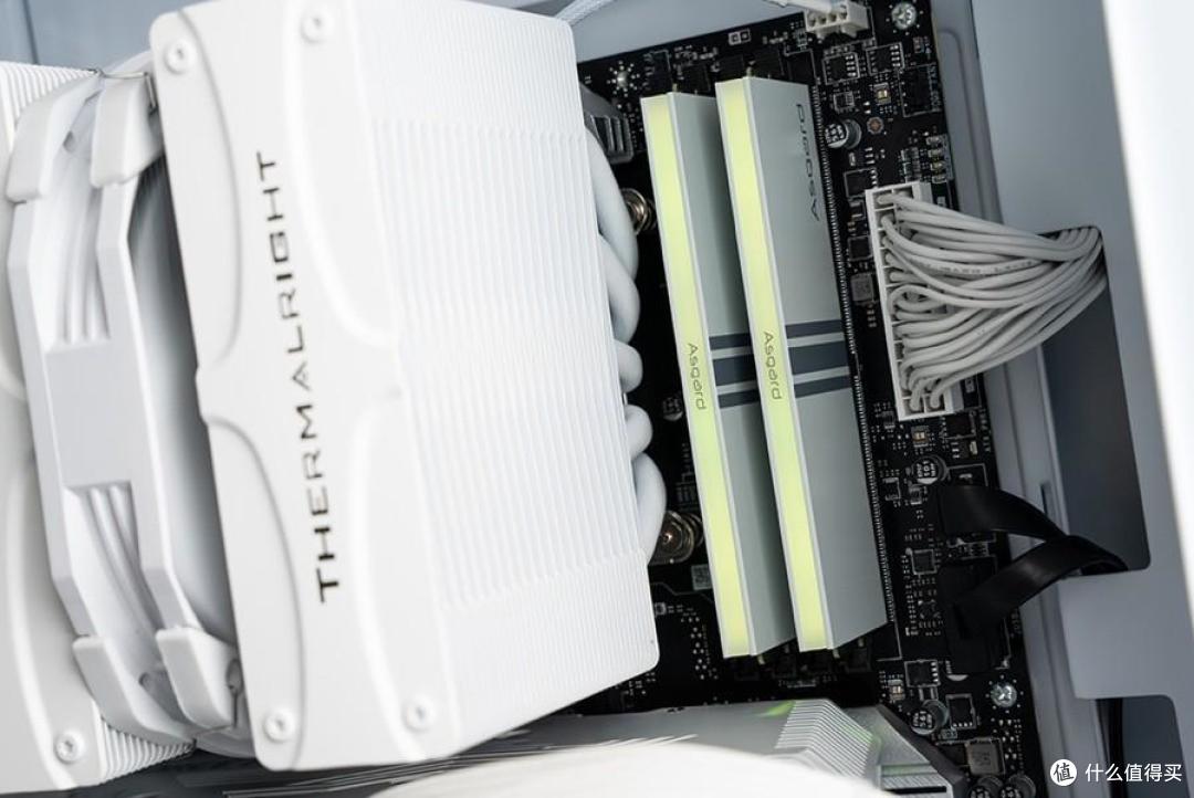 轻颜重甲，超频出击，阿斯加特 女武神·瓦尔基里 DDR5 6000 CL30 开箱