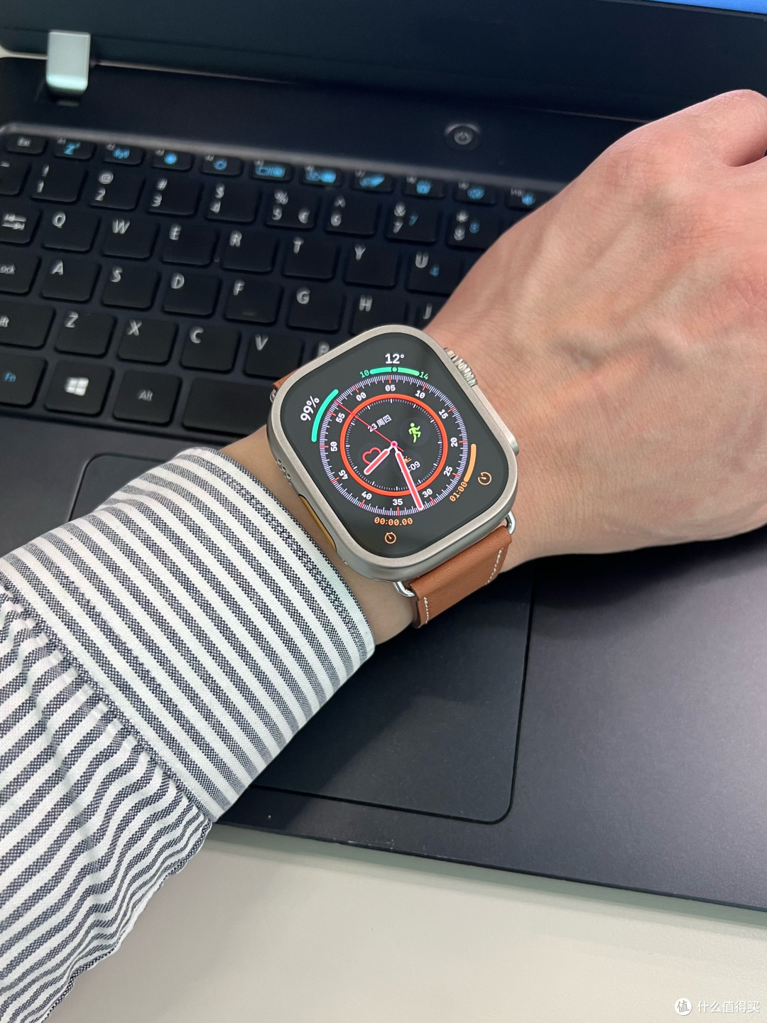 能文能武,原来定位极限运动的Apple Watch Ultra和衬衫也比较搭,顺便说说手上的几条表带。