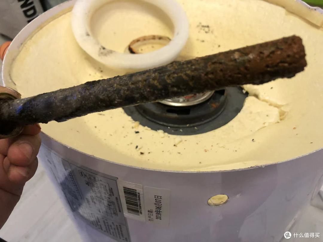 使用五年的热水器漏水到底怎么回事?拆开看看里面到底什么样