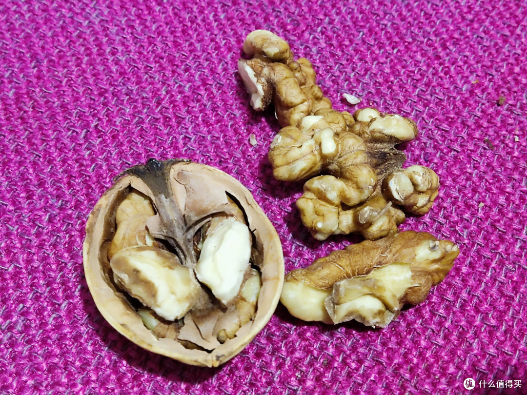 大核桃吃着可香了，来点核桃补补吧