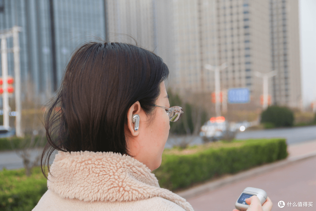 没短板?颜值在线,全彩LCD触屏加持,JBL TOUR PRO2静噪耳机评测