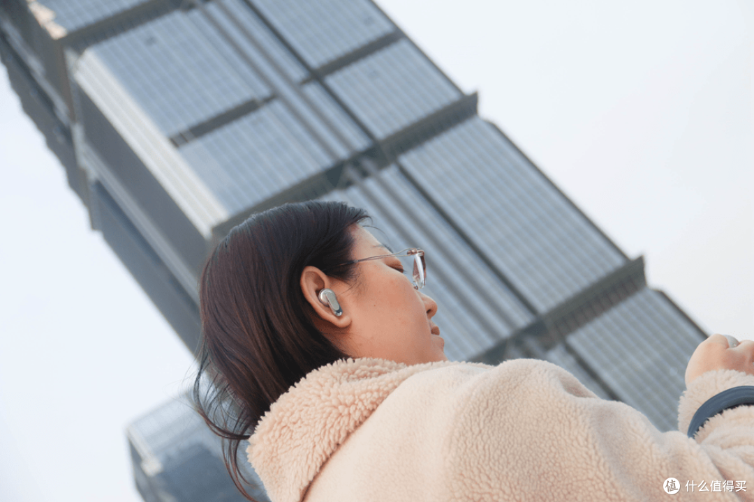 没短板?颜值在线,全彩LCD触屏加持,JBL TOUR PRO2静噪耳机评测