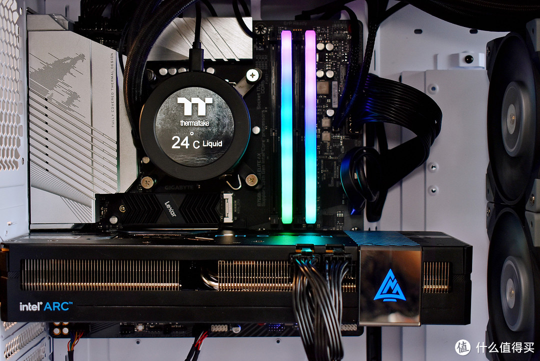 技嘉小雕b760mwifi主板装机体验高带宽低延迟黑科技加持助力ddr5内存