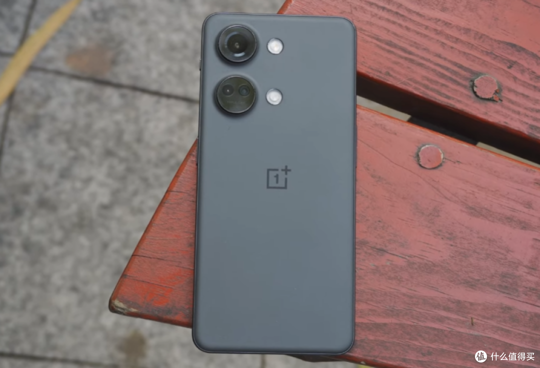4nm旗舰供不应求，1.5K屏+5000mAh，12GB+256GB仅2299元很给力