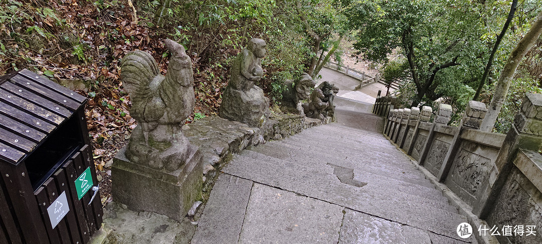 雁荡山/观音洞游记攻略民宿/住宿餐饮/十二生肖雕塑/山涧的庙宇看起来怎么样？爬山经验