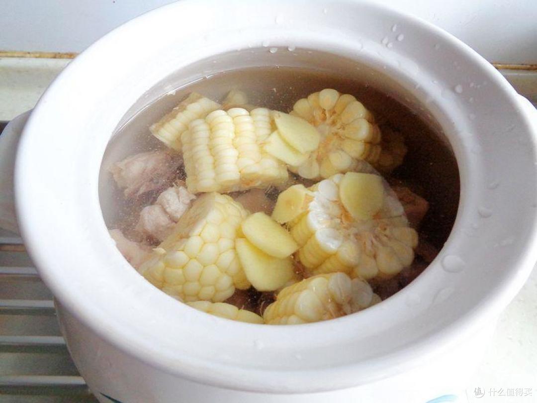 倒春寒来了，用1黑1白1黄食材炖着吃，吃肉喝汤，真暖和