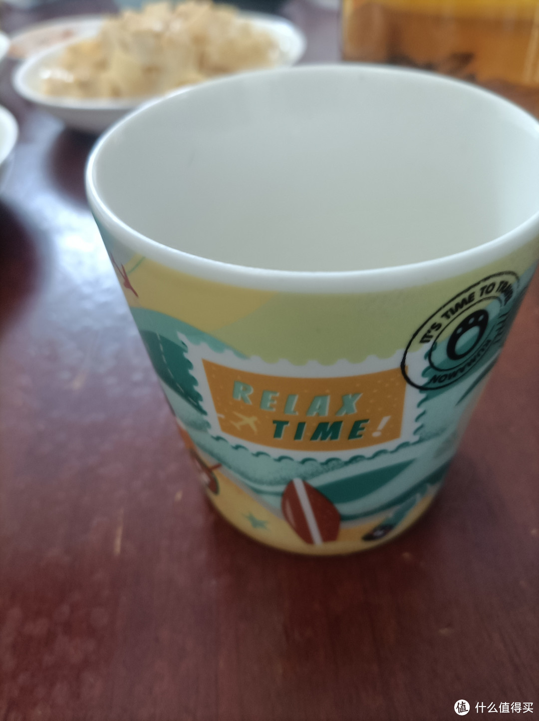 春天就要多喝水,厚厚的马克杯很好用。