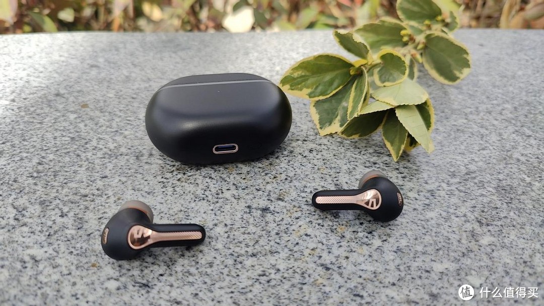 泥炭Capsule3 Pro小金标主动降噪耳机，你要的颜值和功能它都有！