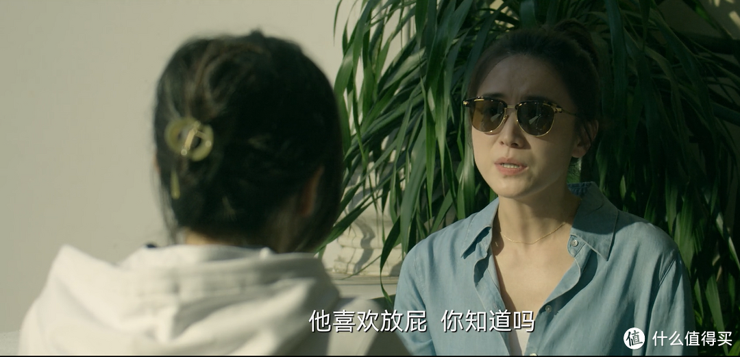 春日看看《回响》冉咚咚日常穿搭:卫衣牛仔裤 VS 皮衣牛仔裤?你钟意哪一款?