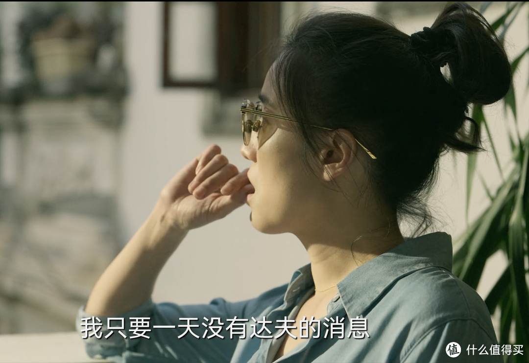 春日看看《回响》冉咚咚日常穿搭:卫衣牛仔裤 VS 皮衣牛仔裤?你钟意哪一款?