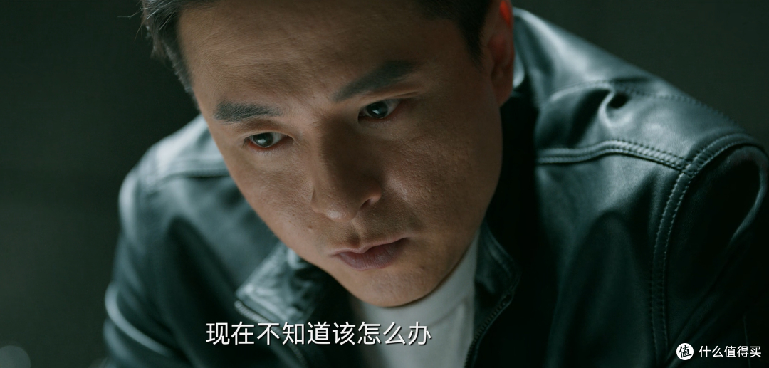 春日看看《回响》冉咚咚日常穿搭:卫衣牛仔裤 VS 皮衣牛仔裤?你钟意哪一款?