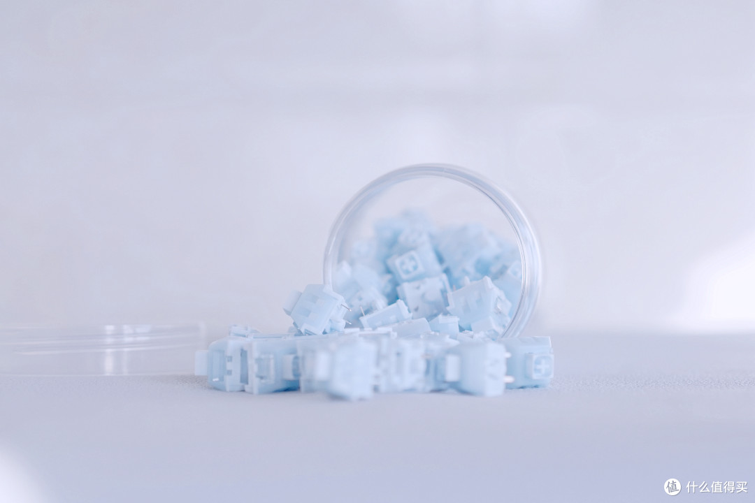 砌下落梅如雪乱,拂了一身还满——凯华知冬轴测评体验
