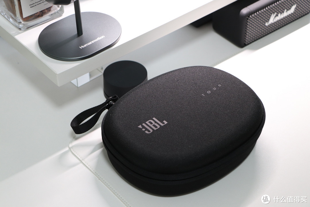 JBL 新款头戴式耳机：40mm动圈单元+50小时续航，不输AirPods MAX