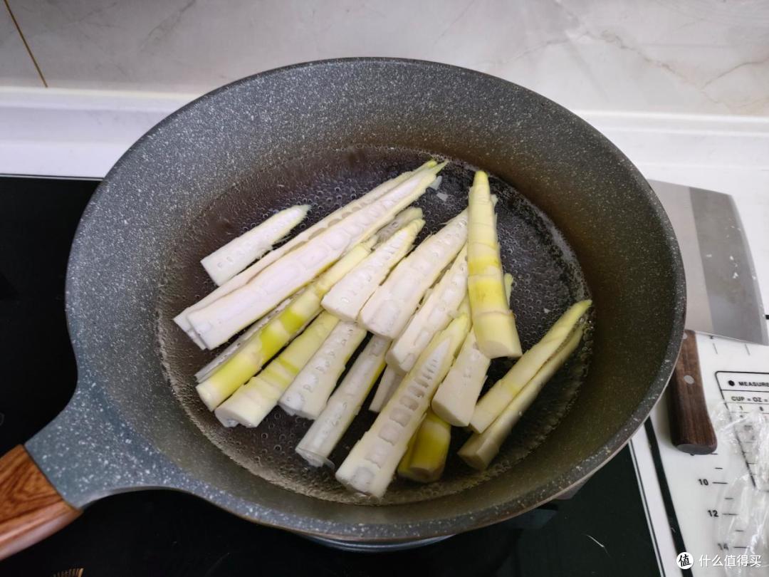 太惬意了!老两口小菜3碟,清淡鲜美,网友:这就是乞丐的晚餐?