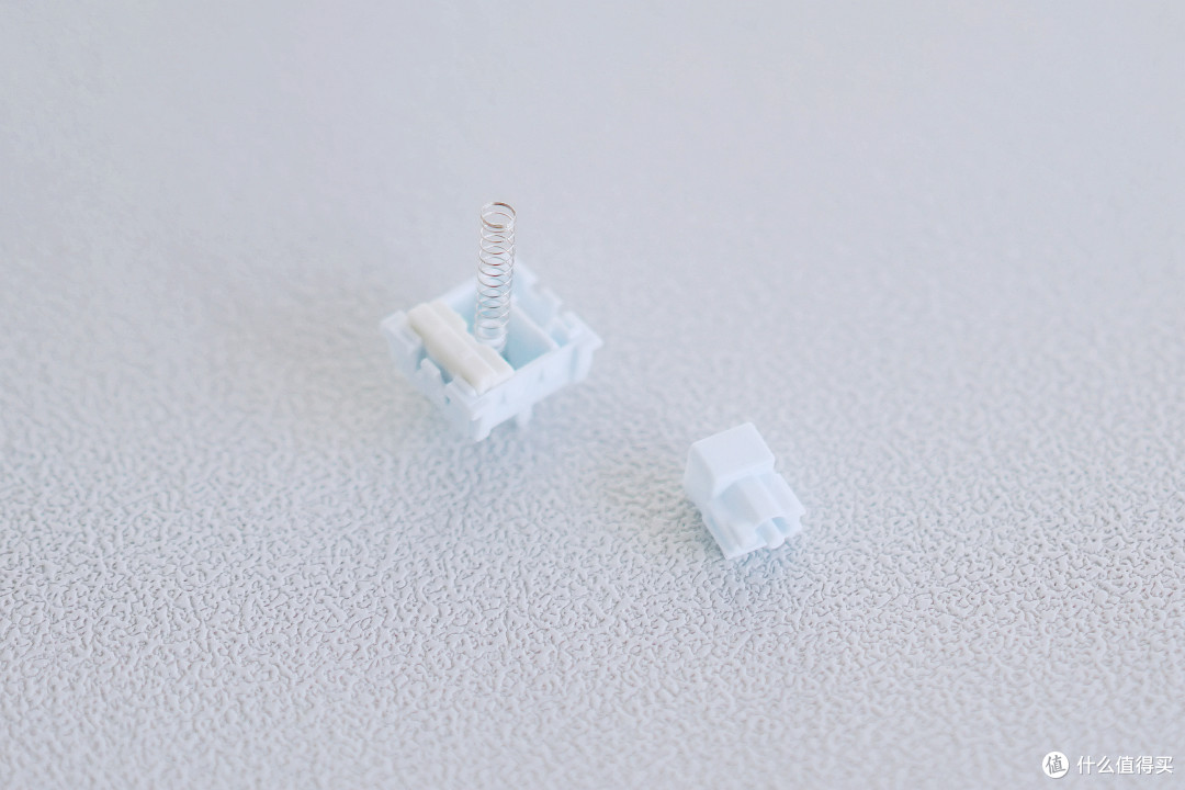 砌下落梅如雪乱,拂了一身还满——凯华知冬轴测评体验