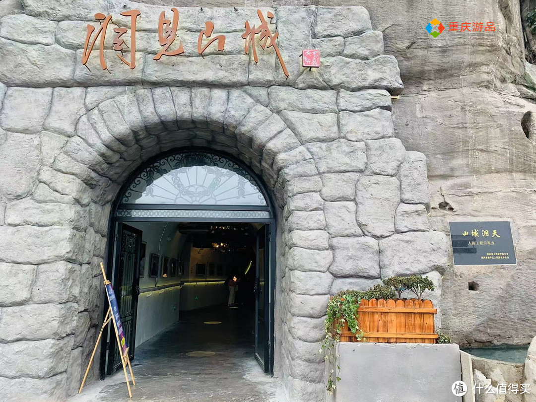 名副其实的中国地下城，重庆防空洞太神奇了，8分钟穿过一座山！