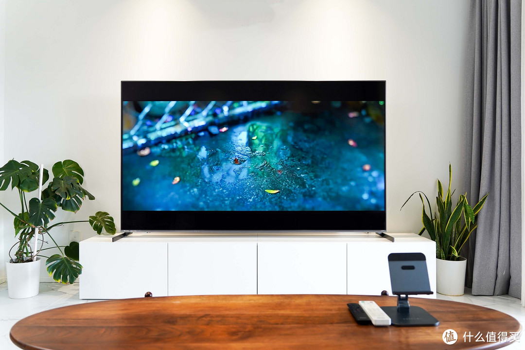 画质zui能打超大屏!千级MiniLED、ULED X、多声道空间声场,海信电视85E8K安装与观看分享
