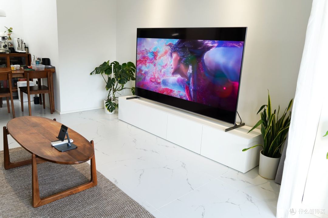 画质zui能打超大屏!千级MiniLED、ULED X、多声道空间声场,海信电视85E8K安装与观看分享