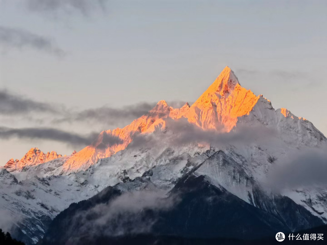 十来九不遇的日照金山,保佑平安喜乐,好运连连