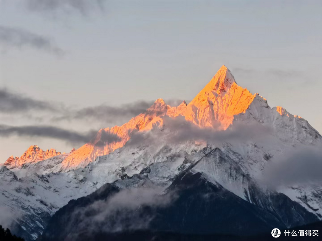 十来九不遇的日照金山，保佑平安喜乐，好运连连