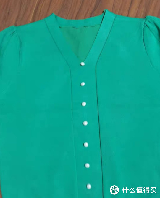 绿色泡泡袖针织衫，春季穿搭必备的单品