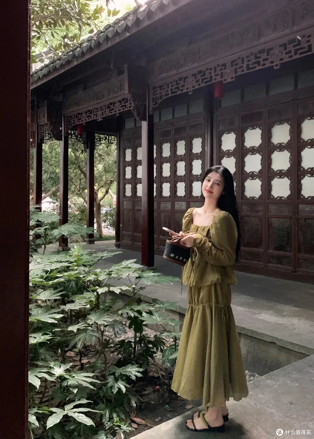 这个年轻的设计师品牌,将千年非遗技艺带进了衣服里