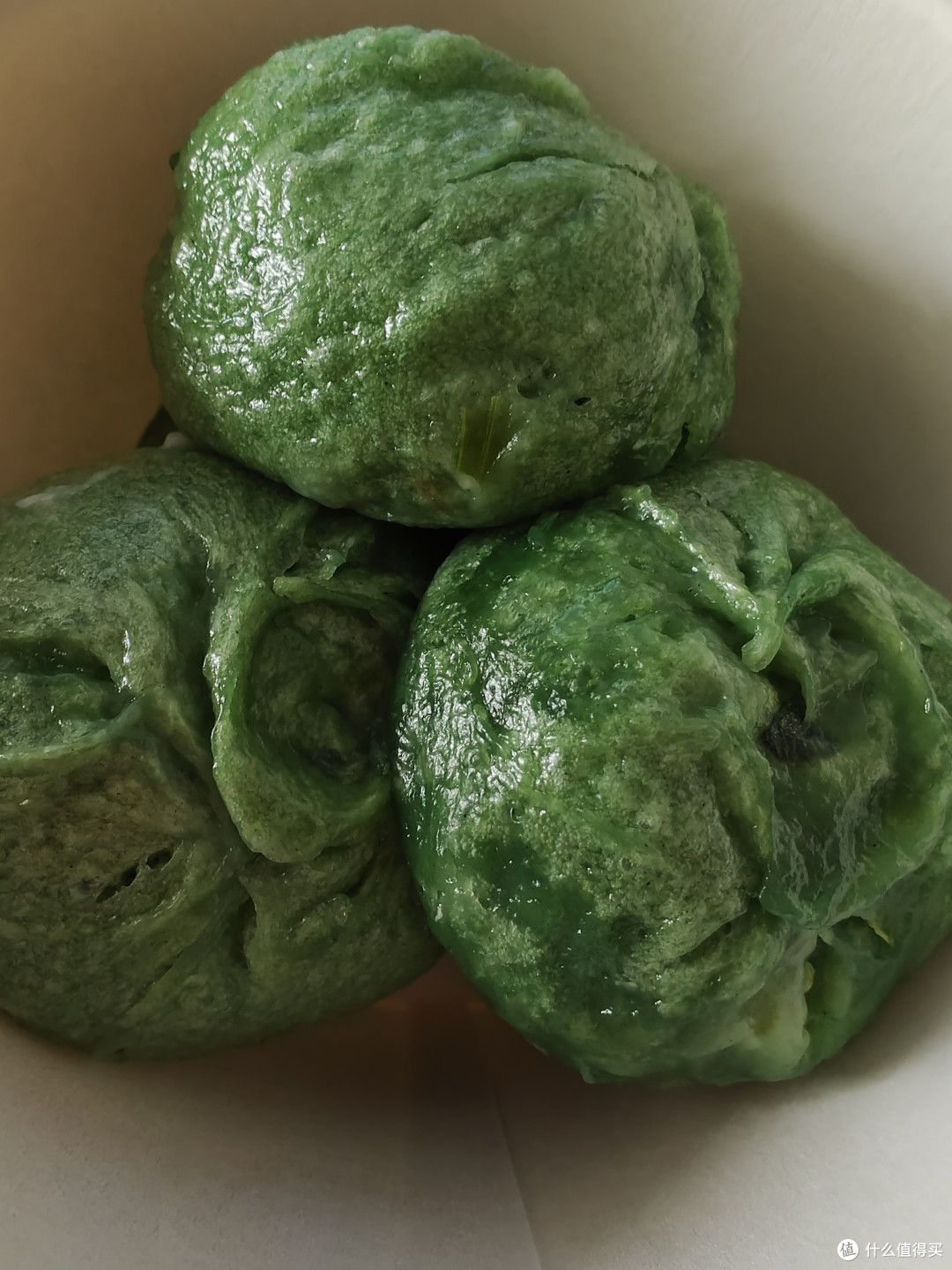 绿色的包子看起来没食欲,吃起来还行