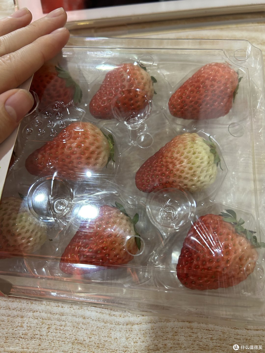 男朋友送了我春天的第一顿草莓