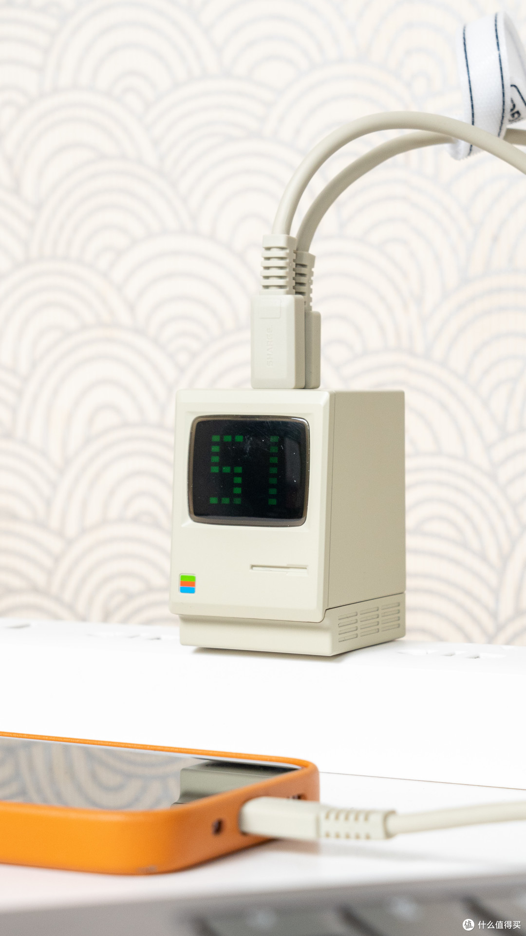 两代「麦金塔」造型的充电器对比,每一款都堪比手办:闪极 Retro 67W氮化镓充电器评测分享