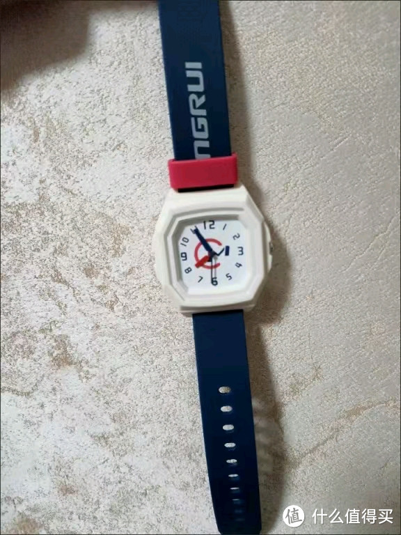 日内瓦表展上全塑料的手表。