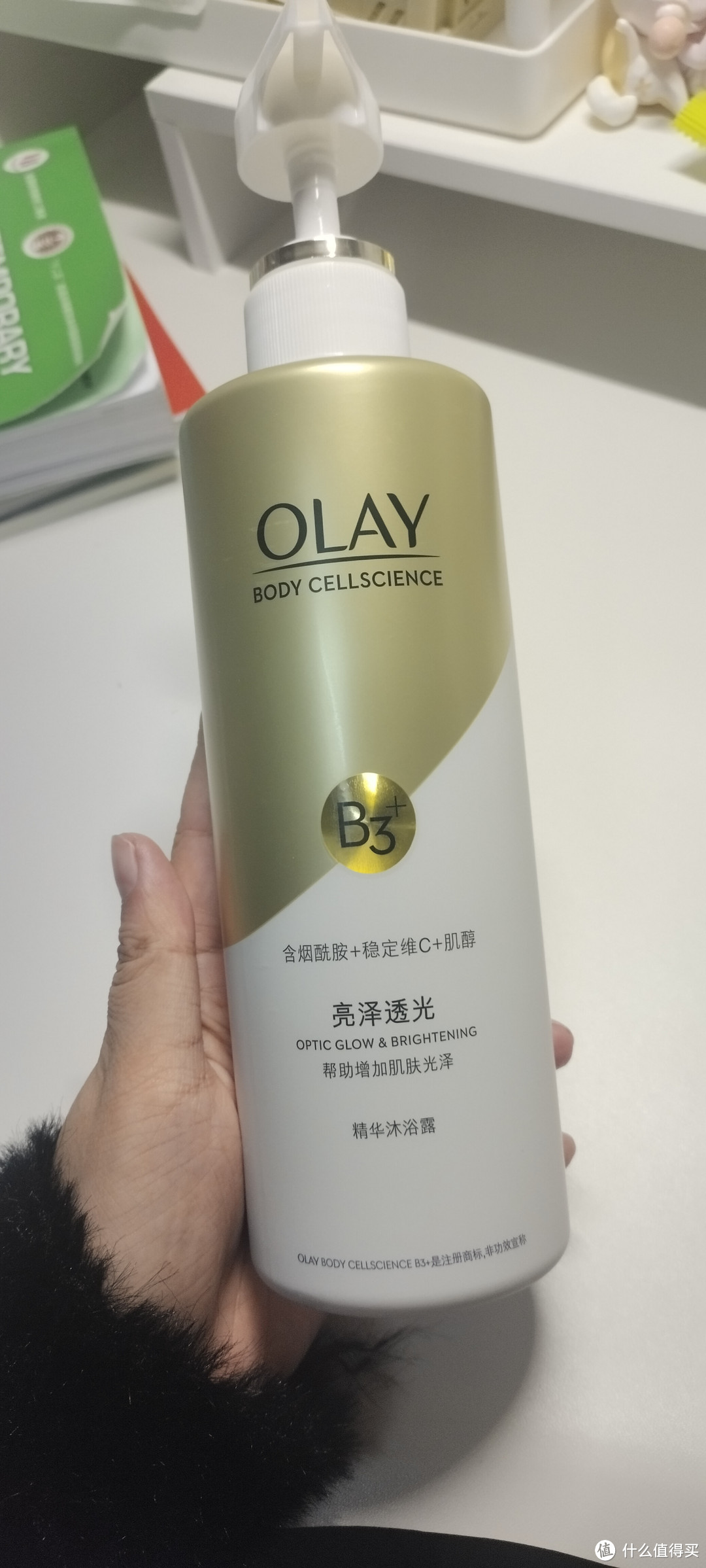 OLAY玉兰油沐浴露含有烟酰胺，而且味道真的好喜欢怎么有一股淡淡的菠萝味