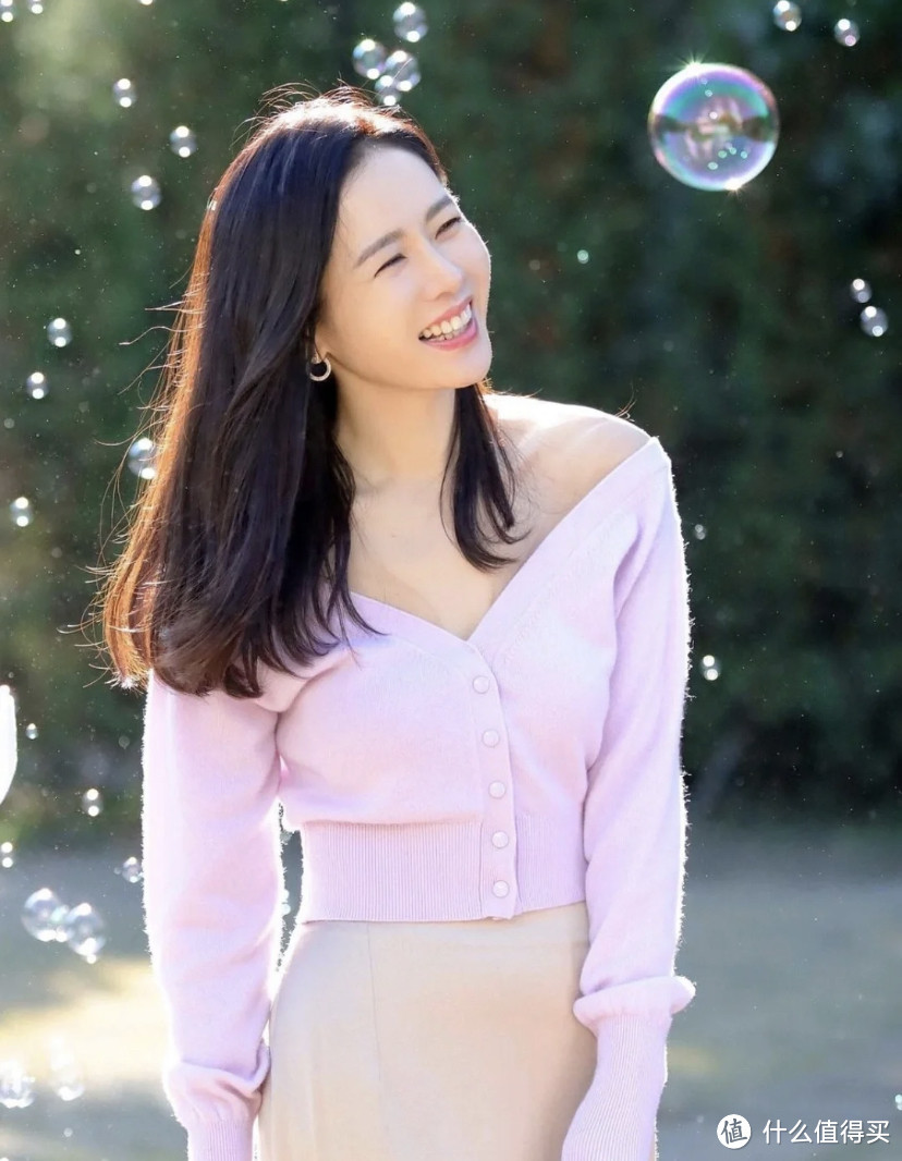 孙艺珍玄彬高甜秀恩爱,结婚一周年新婚纱照放闪!原来这些“甜蜜”,都是有“衣”可循的!