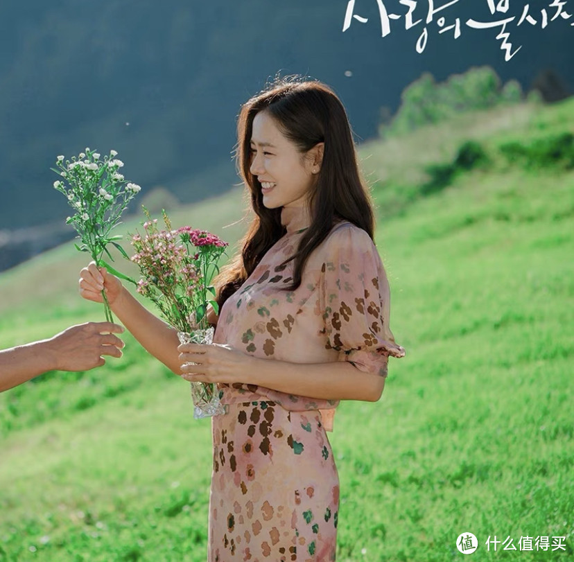 孙艺珍玄彬高甜秀恩爱,结婚一周年新婚纱照放闪!原来这些“甜蜜”,都是有“衣”可循的!