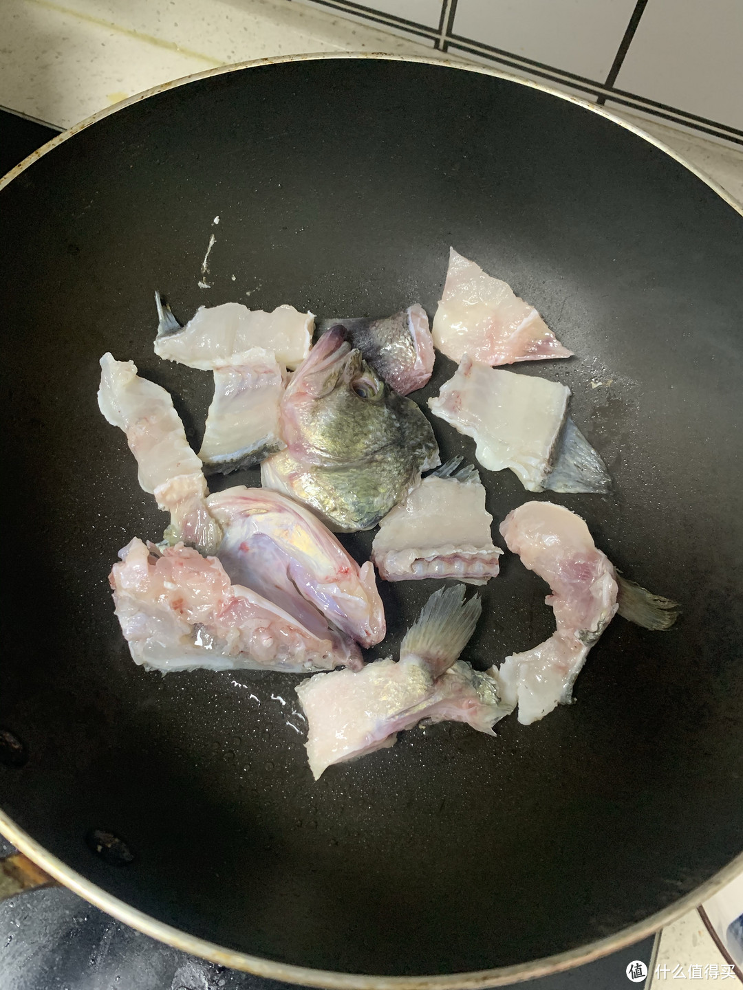 我爸说我做的鱼汤加了牛奶,不然怎么那么白白的!