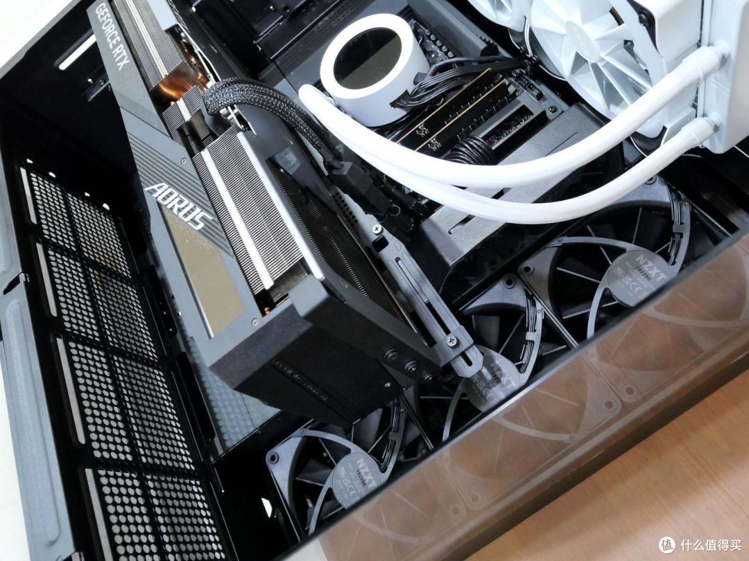 基于锐龙9 7900X 3D+RTX 4080打造客厅的游戏平台,这下舒爽了!