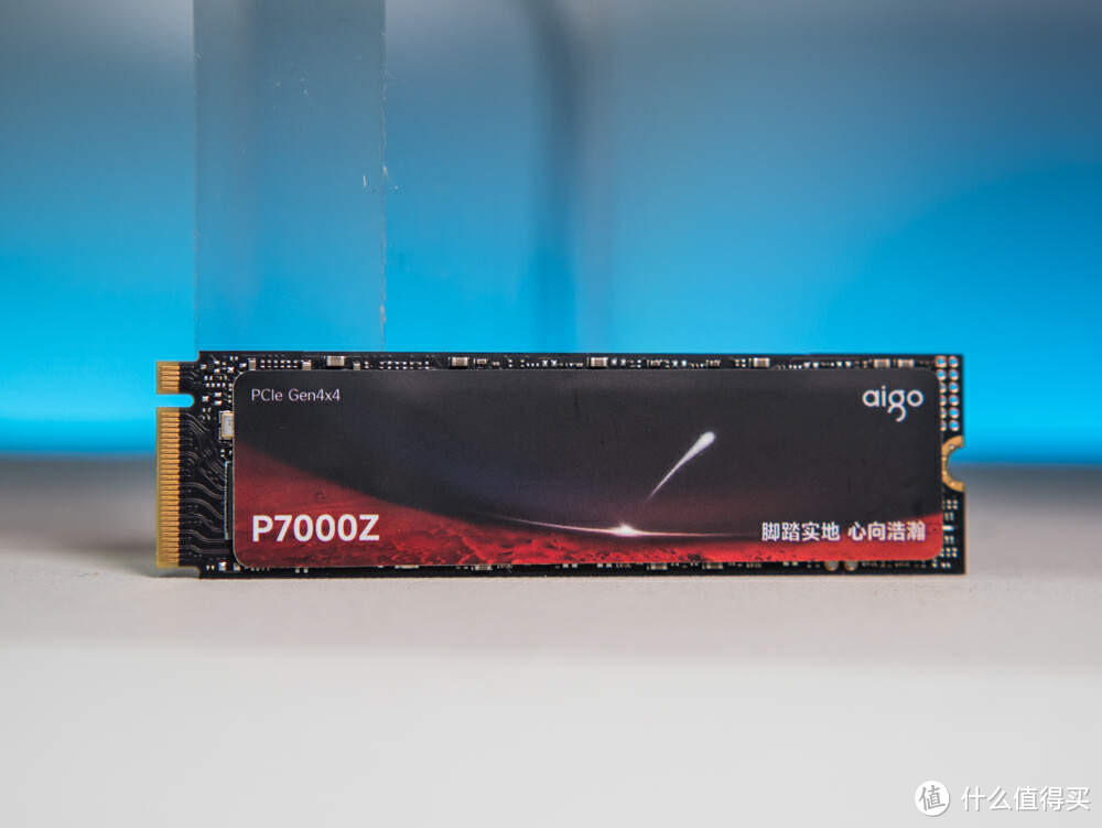 国产发力PCIe4.0，高性能SSD打出亲民价，实测成绩7417MB/s